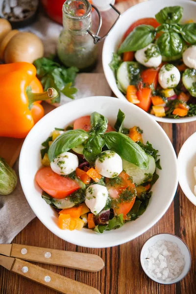 Salade de légumes à la mozzarella — Photo