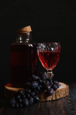 kırmızı asma şişe 