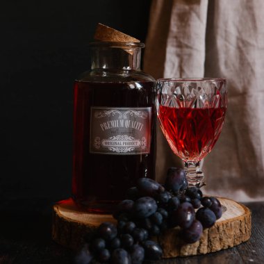 kırmızı asma şişe 