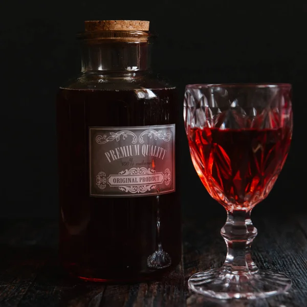 kırmızı asma şişe 