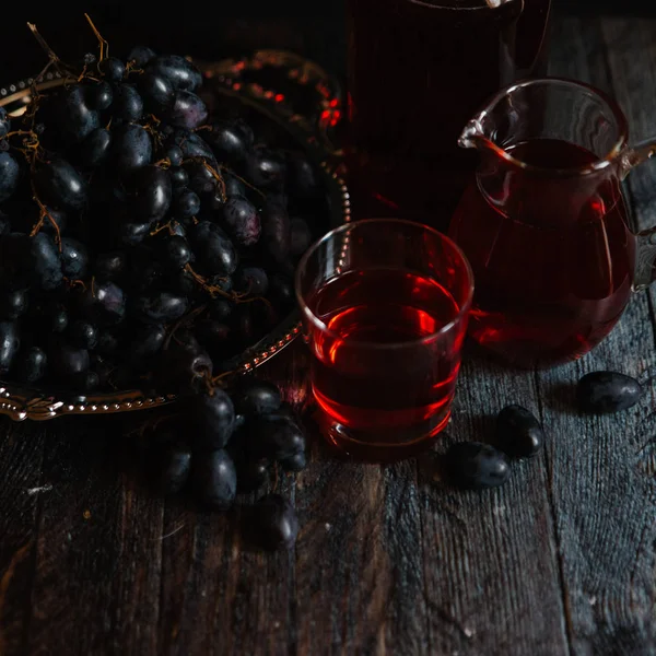 Asma üzüm ile bardak