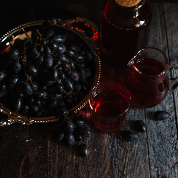 Asma üzüm ile bardak