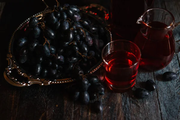 Asma üzüm ile bardak