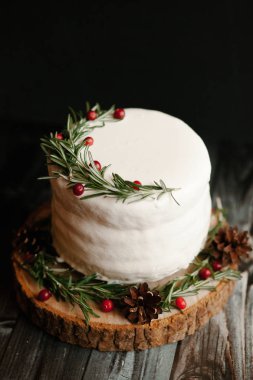 Ahşap tahta üzerinde taze kek