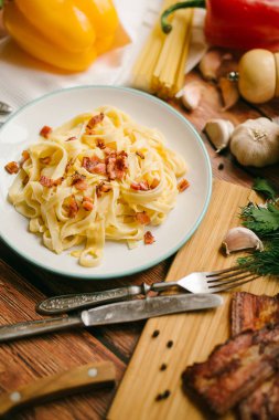 kabak ve pastırma ile makarna