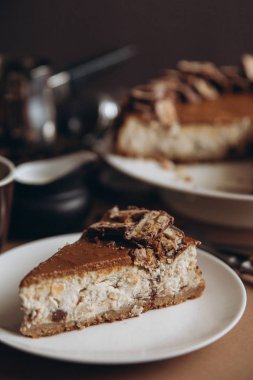 Cheesecake ile fındık ve karamel