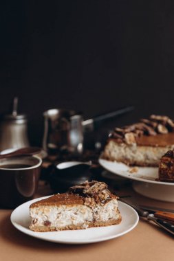 Cheesecake ile fındık ve karamel