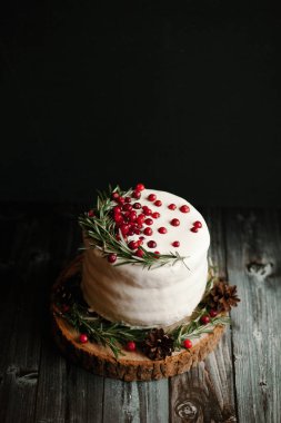 Ahşap tahta üzerinde taze kek