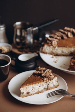 Cheesecake ile fındık ve karamel