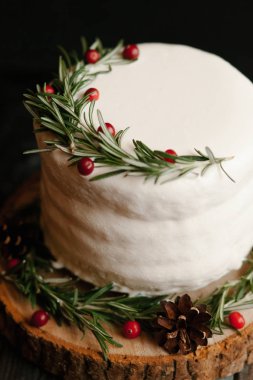 Ahşap tahta üzerinde taze kek