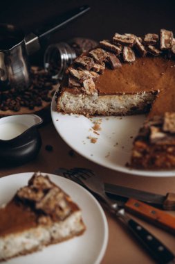 Cheesecake ile fındık ve karamel