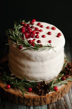 Ahşap tahta üzerinde taze kek