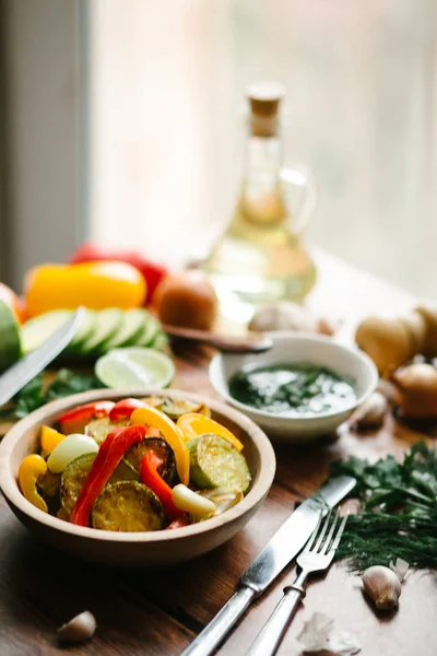 Pesto soslu ızgara sebze