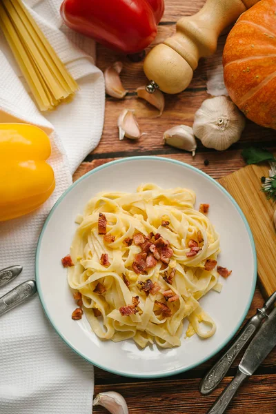 kabak ve pastırma ile makarna