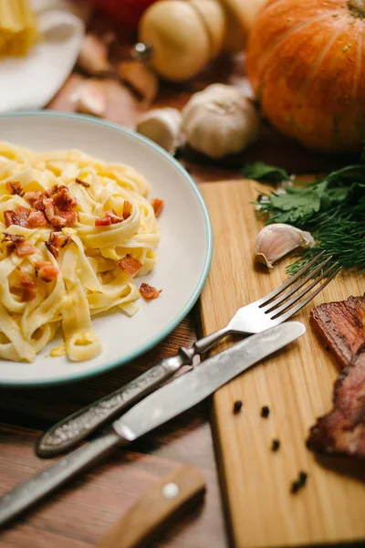 kabak ve pastırma ile makarna