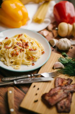 kabak ve pastırma ile makarna