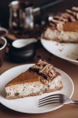 Cheesecake ile fındık ve karamel