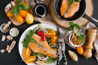 Sebzeli ızgara somon hazırlama