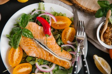 Sebzeli ızgara somon