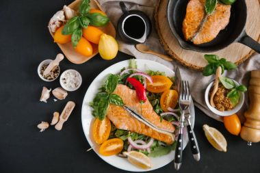 Sebzeli ızgara somon hazırlama