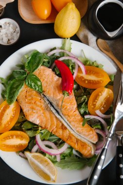 Sebzeli ızgara somon