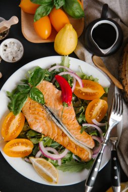 Sebzeli ızgara somon