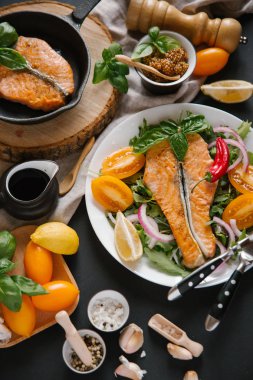 Sebzeli ızgara somon hazırlama