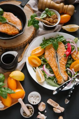 Sebzeli ızgara somon hazırlama