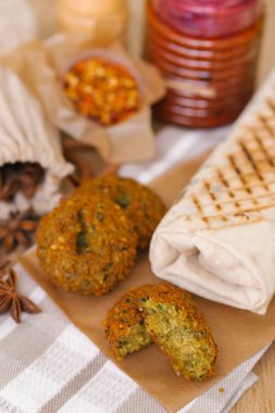 lezzetli shawarma ve falafel