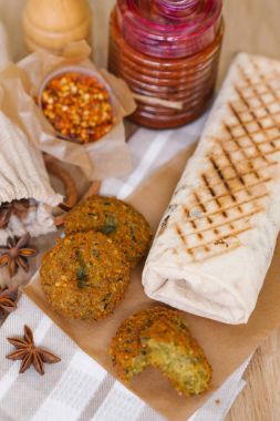 lezzetli shawarma ve falafel