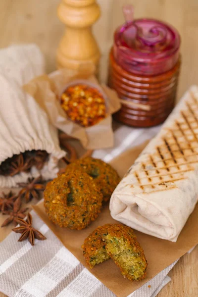 lezzetli shawarma ve falafel