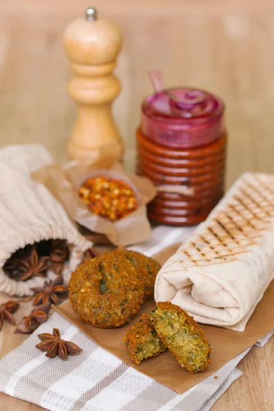 lezzetli shawarma ve falafel