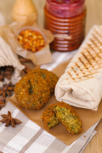 lezzetli shawarma ve falafel