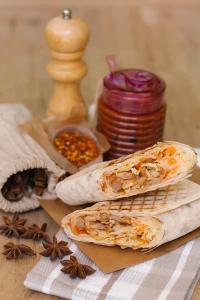 lezzetli tavuk shawarma
