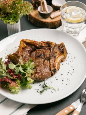 pişmiş sığır eti biftek 