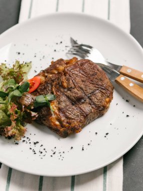 pişmiş sığır eti biftek 