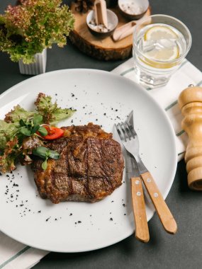 pişmiş sığır eti biftek 