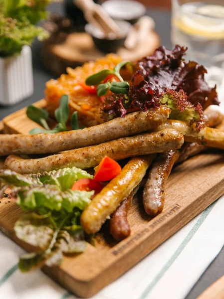 çeşitli ızgara sosis