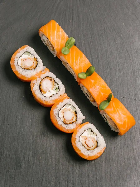 Sushi bułki z łososiem — Zdjęcie stockowe