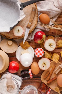 Elmalı kek için malzemeler 