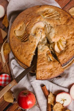 ev yapımı taze elma pasta