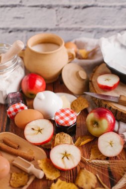 Elmalı kek için malzemeler 