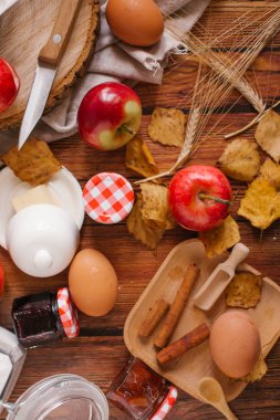 Elmalı kek için malzemeler 