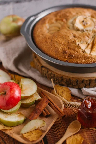 Home made fresh apple pie — Stock Photo, Image