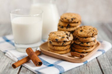 sütlü çikolata kurabiye