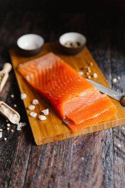 Somon dilim ve baharatlar