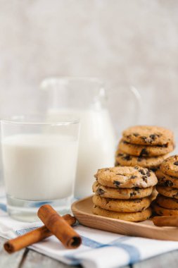 sütlü çikolata kurabiye