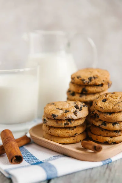 Galletas de chocolate con leche —  Fotos de Stock