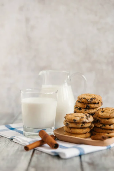 Chocolate cookies with milk — Stock Photo, Image