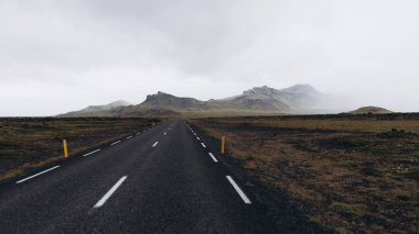 İzlanda manzara yolda 